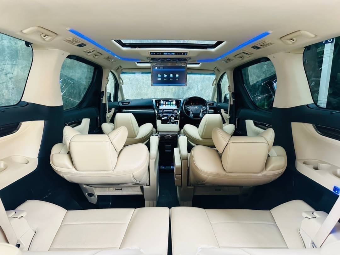 2021 Toyota Alphard สีดำ (รูปที่ 7)