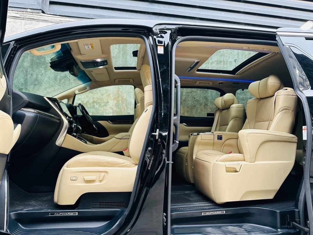 2021 Toyota Alphard สีดำ (รูปที่ 15)