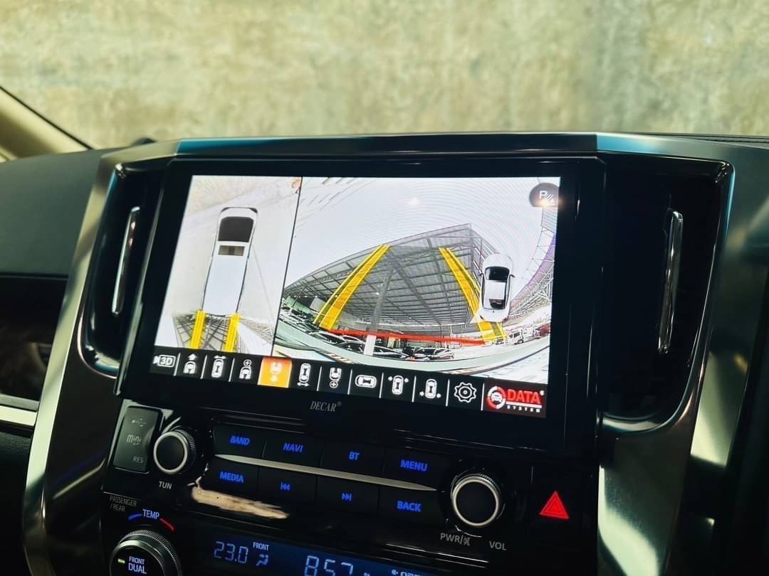 2021 Toyota Alphard สีดำ (รูปที่ 17)