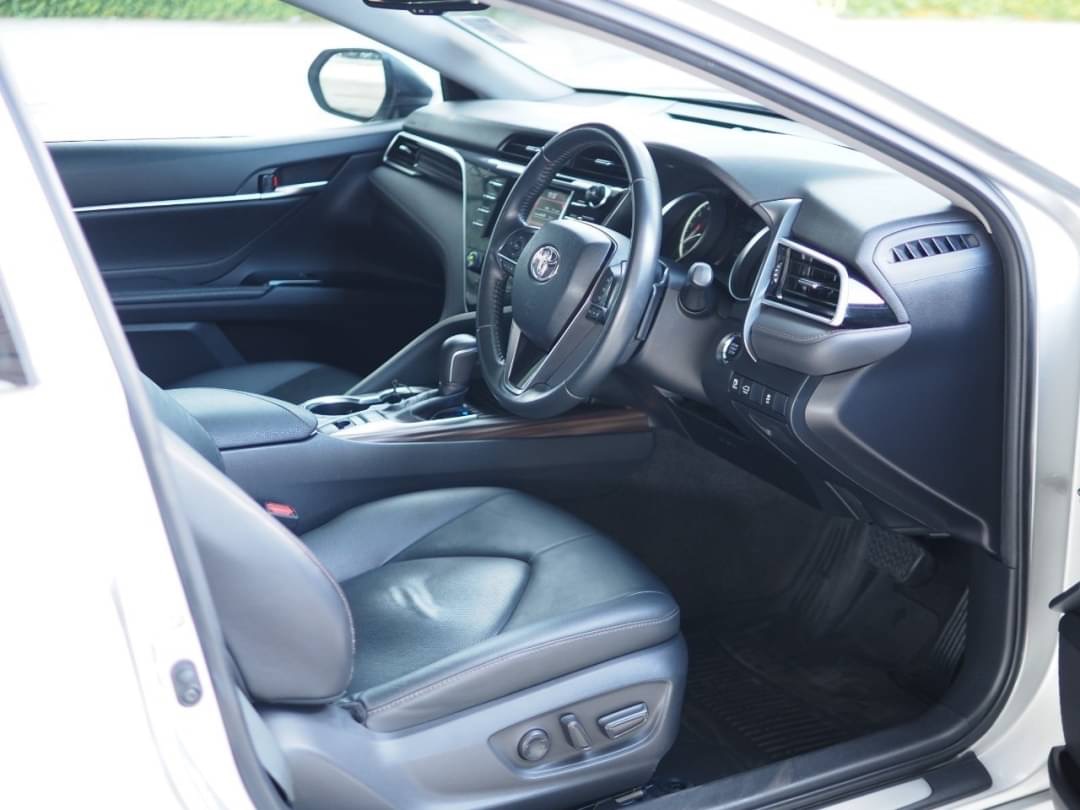 2019 Toyota Camry สีเงิน (รูปที่ 13)