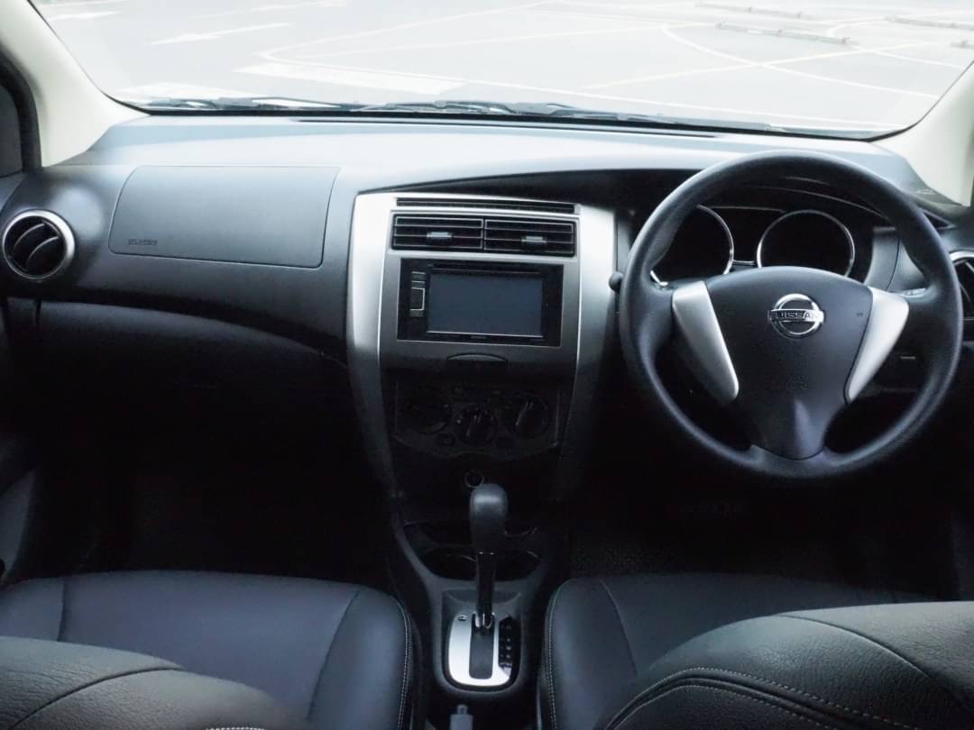 2014 Nissan Livina สีขาว (รูปที่ 14)