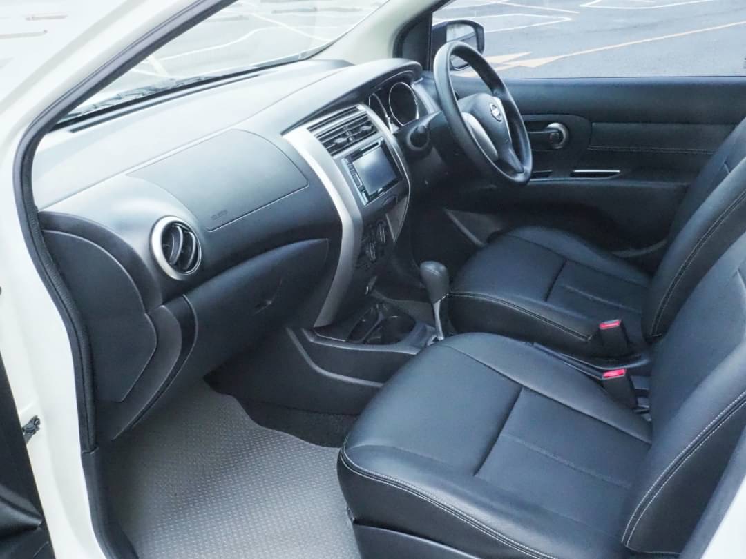 2014 Nissan Livina สีขาว (รูปที่ 11)