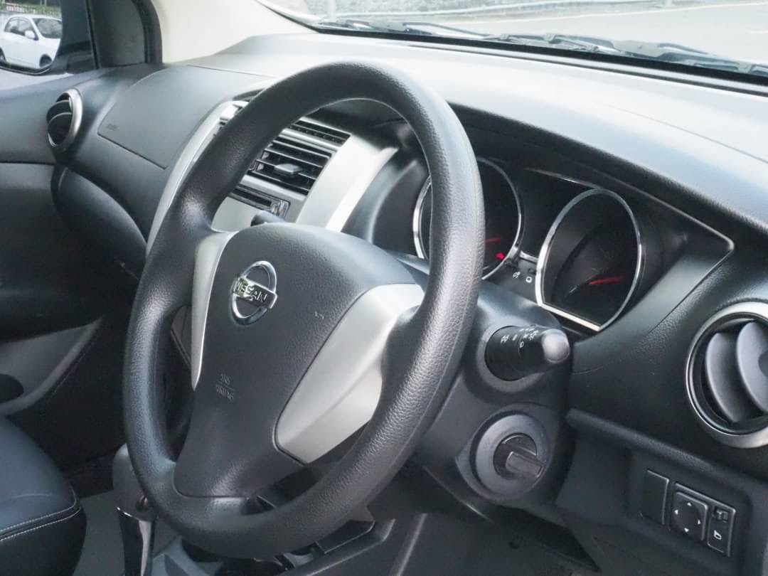 2014 Nissan Livina สีขาว (รูปที่ 15)