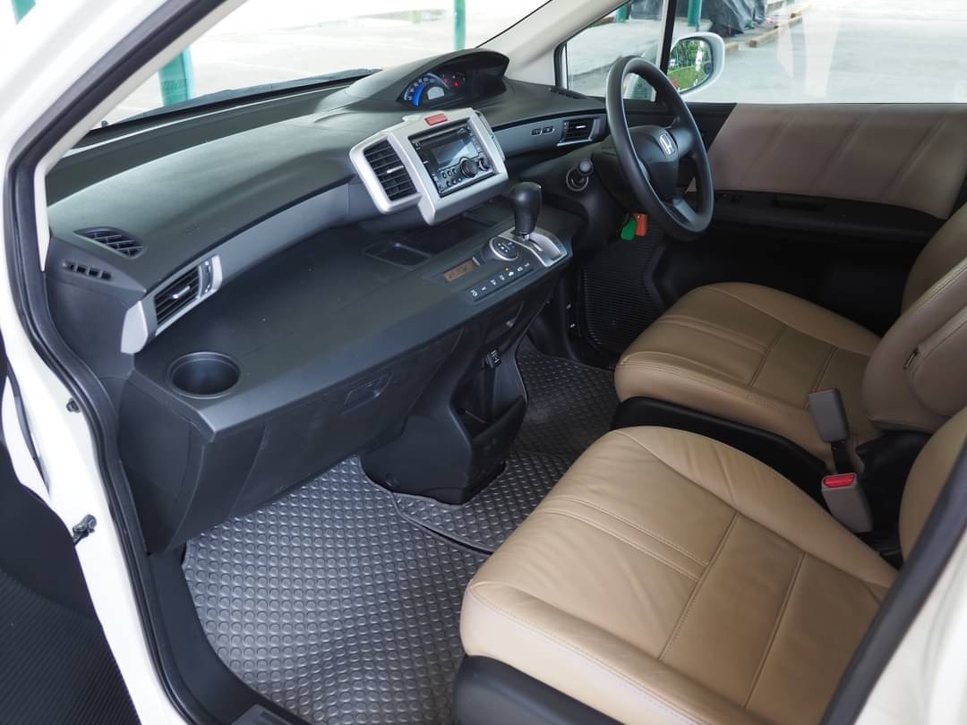 2013 Honda Freed สีขาว (รูปที่ 10)