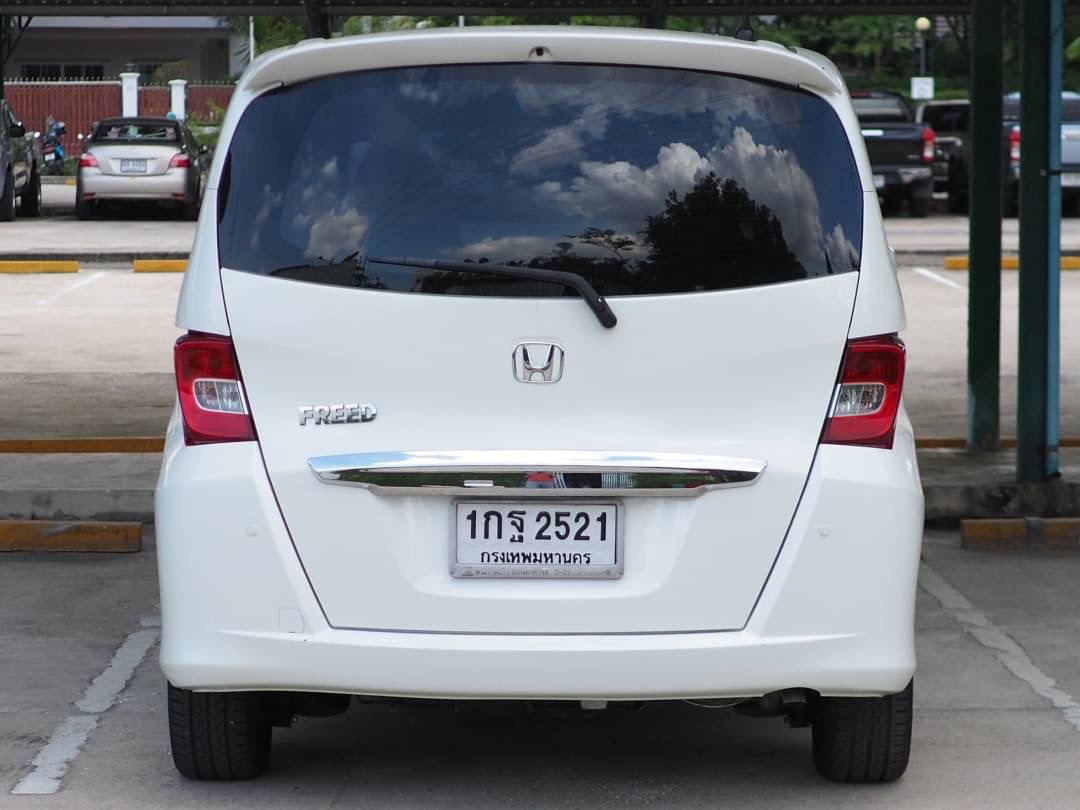 2013 Honda Freed สีขาว (รูปที่ 5)