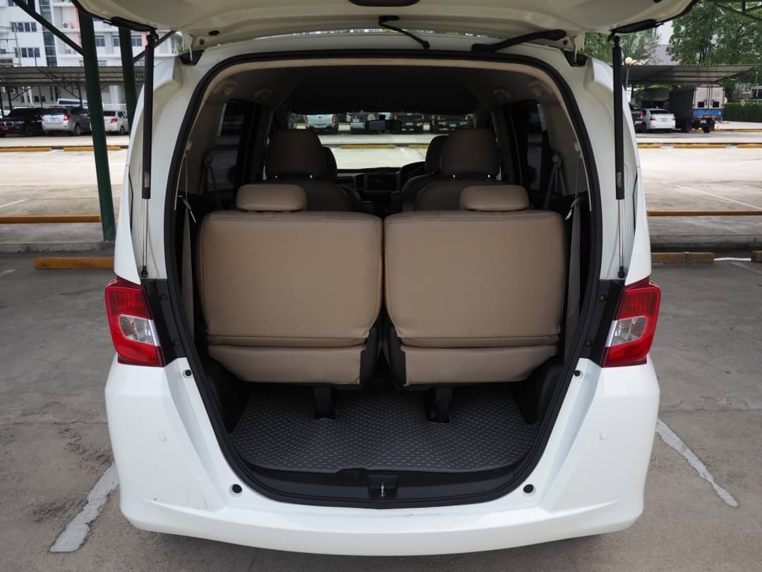 2013 Honda Freed สีขาว