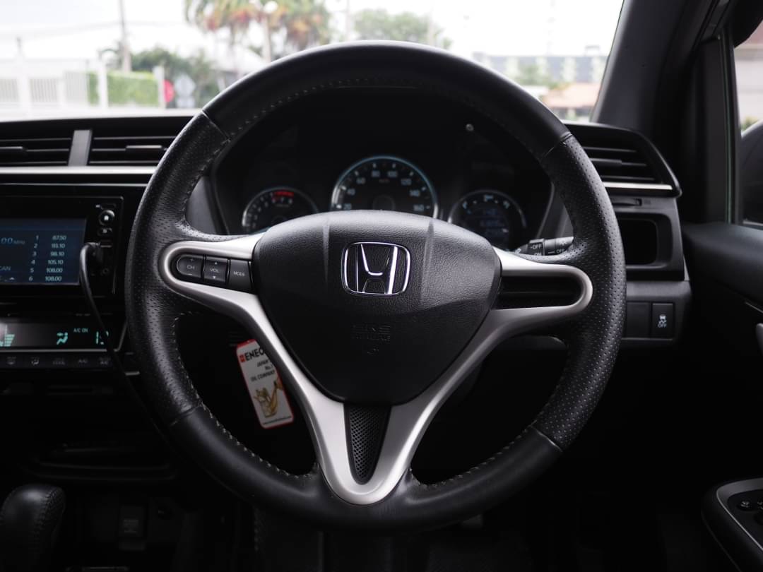 2016 Honda BR-V สีเทา (รูปที่ 15)