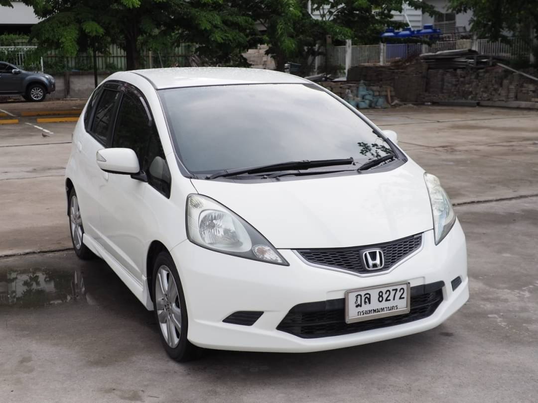2010 Honda Jazz GE สีขาว (รูปที่ 5)