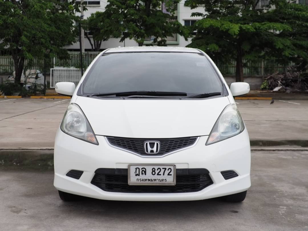 2010 Honda Jazz GE สีขาว (รูปที่ 2)