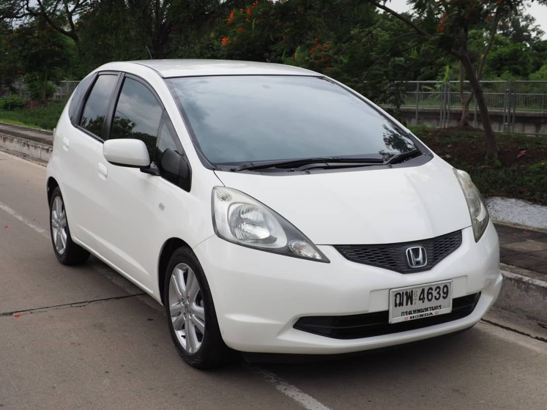 2009 Honda Jazz GE สีขาว