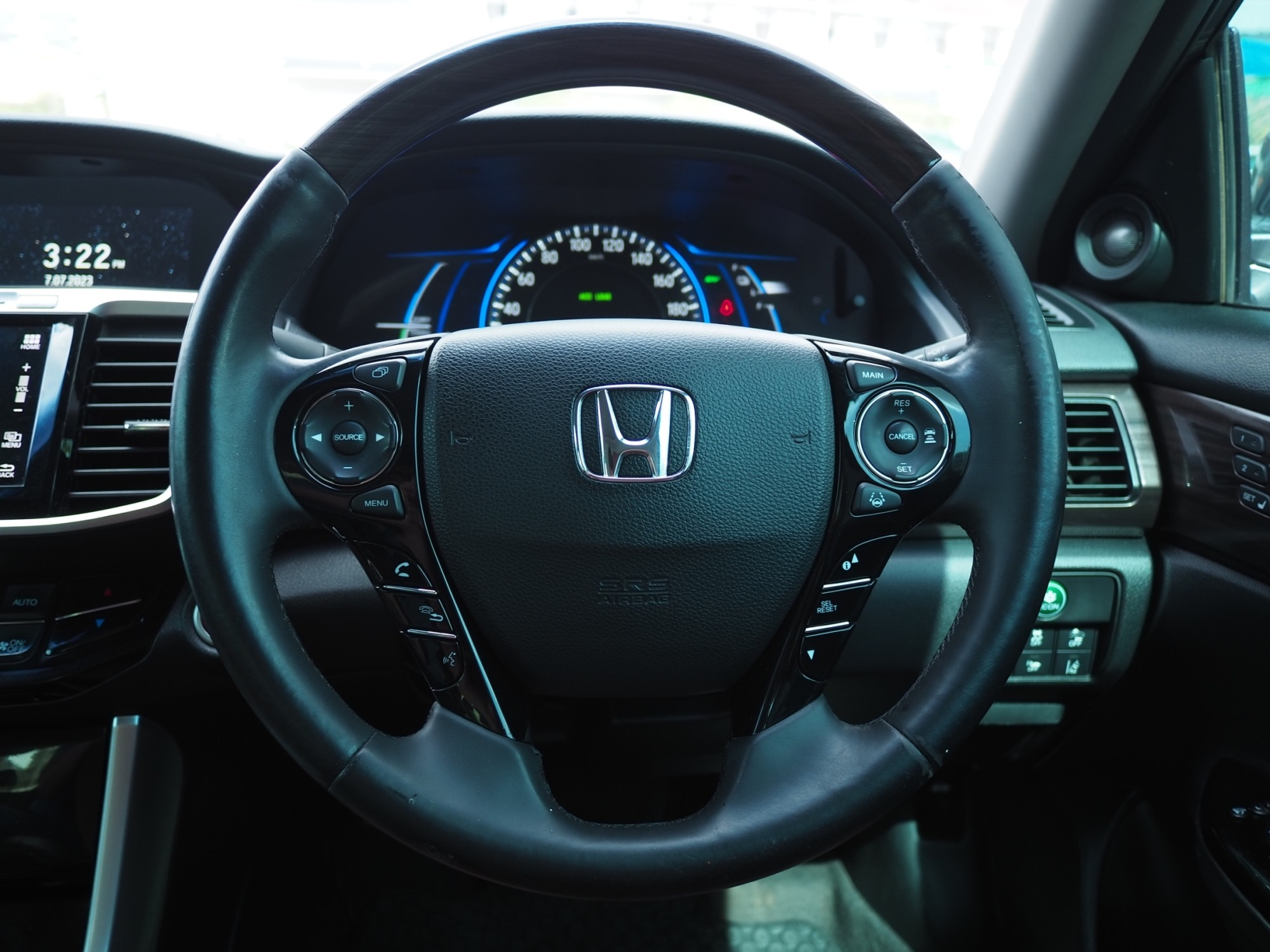 2017 Honda Accord สีเทา (รูปที่ 6)