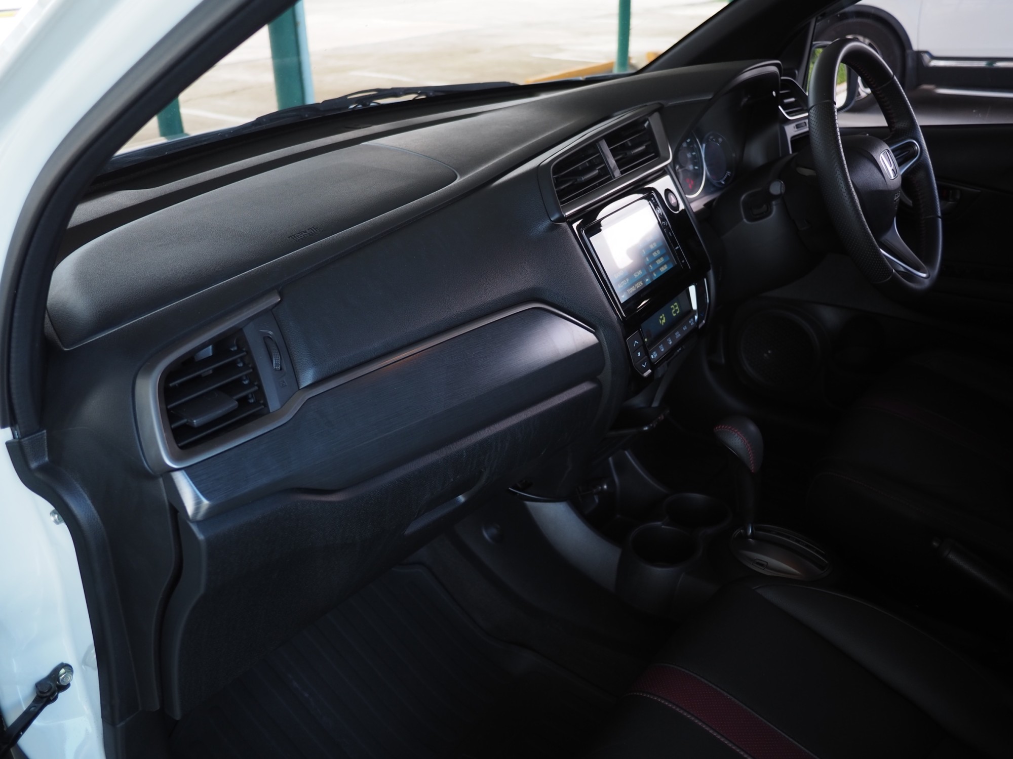 2019 Honda BR-V สีขาว (รูปที่ 16)