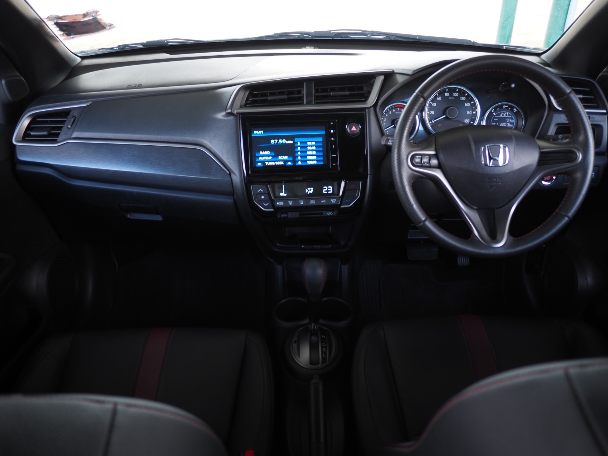 2019 Honda BR-V สีขาว (รูปที่ 12)