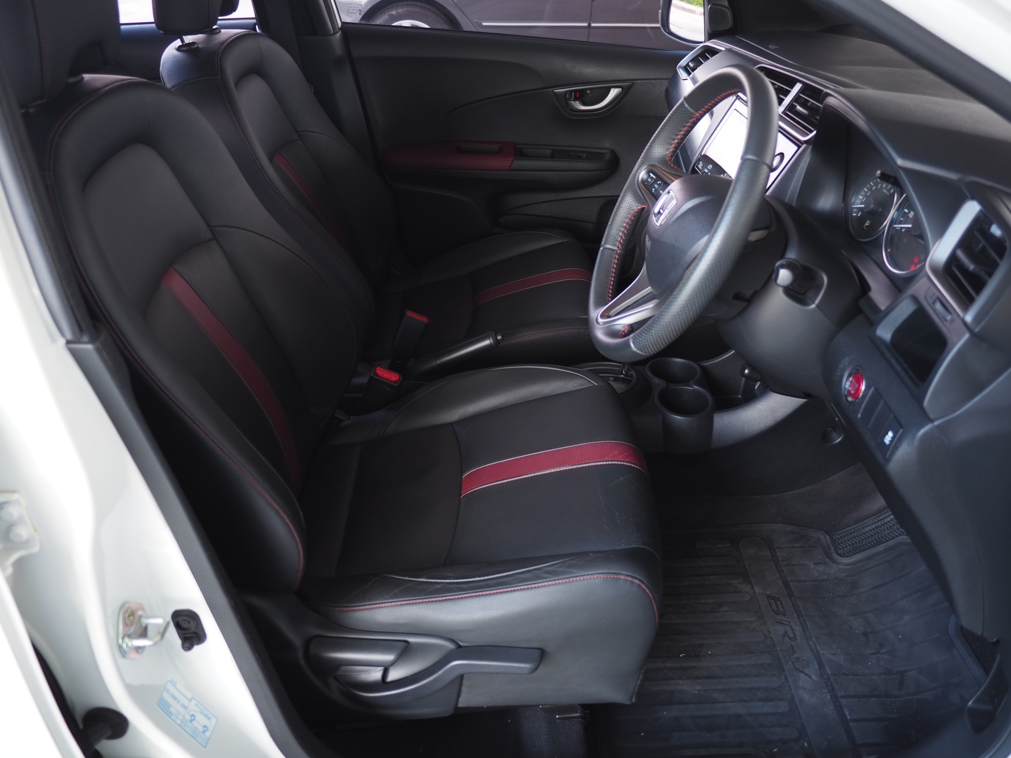 2019 Honda BR-V สีขาว (รูปที่ 8)