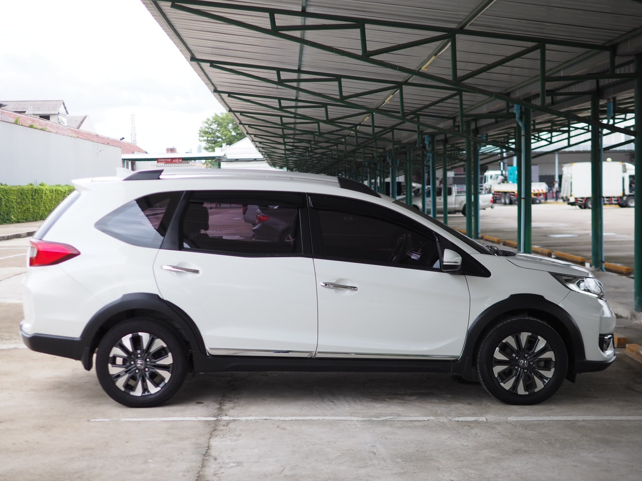 2019 Honda BR-V สีขาว (รูปที่ 4)