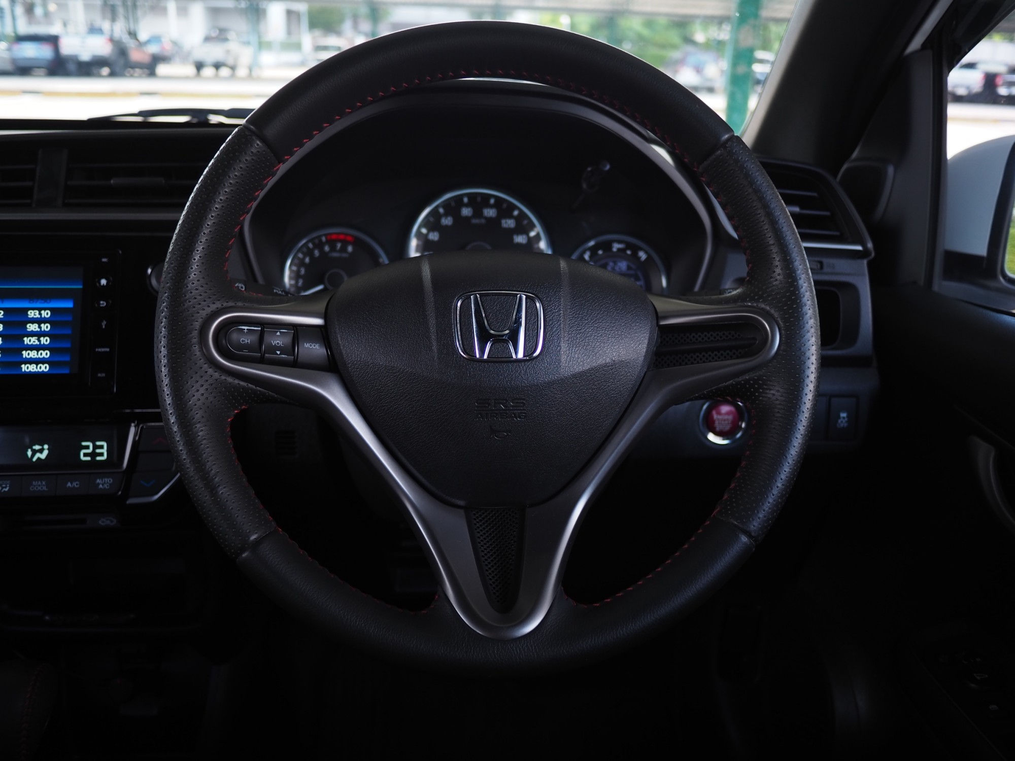 2019 Honda BR-V สีขาว (รูปที่ 17)