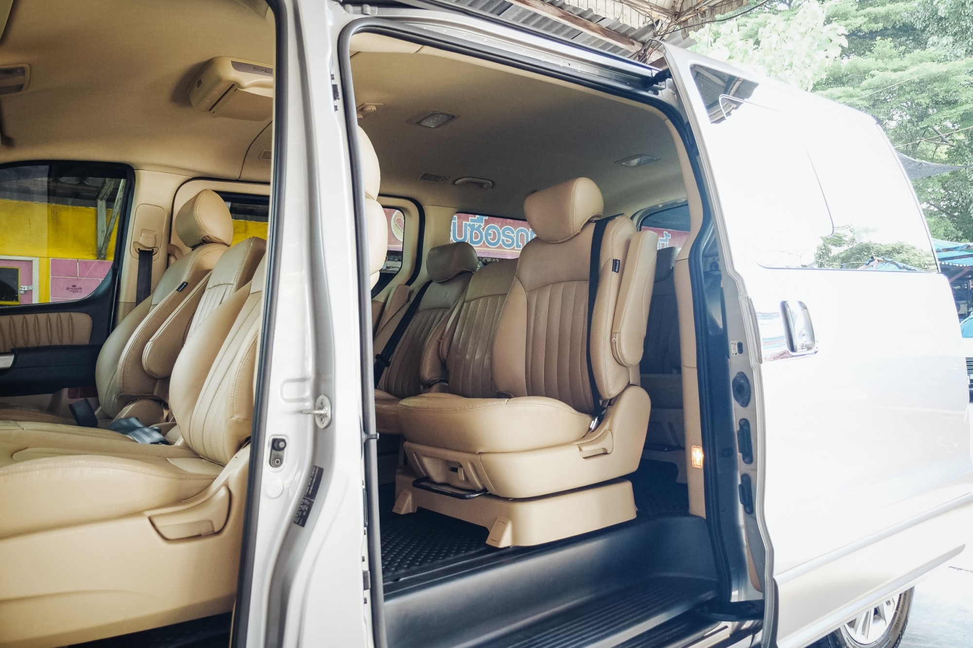 2013 Hyundai H-1 สีเงิน (รูปที่ 13)