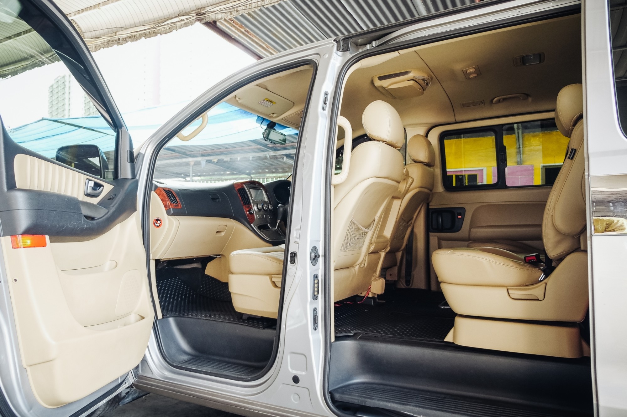 2013 Hyundai H-1 สีเงิน (รูปที่ 12)