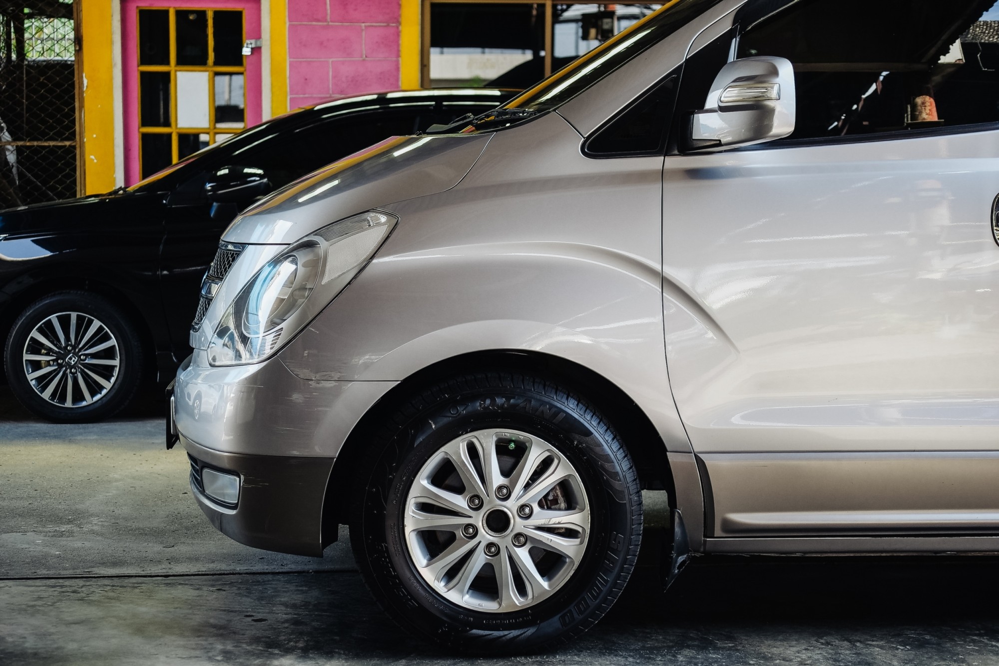 2013 Hyundai H-1 สีเงิน (รูปที่ 7)