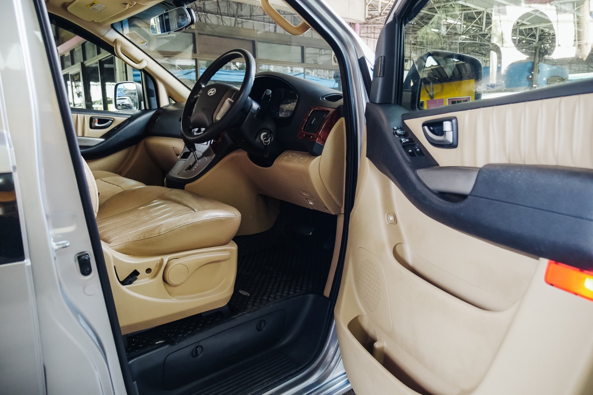 2013 Hyundai H-1 สีเงิน (รูปที่ 17)