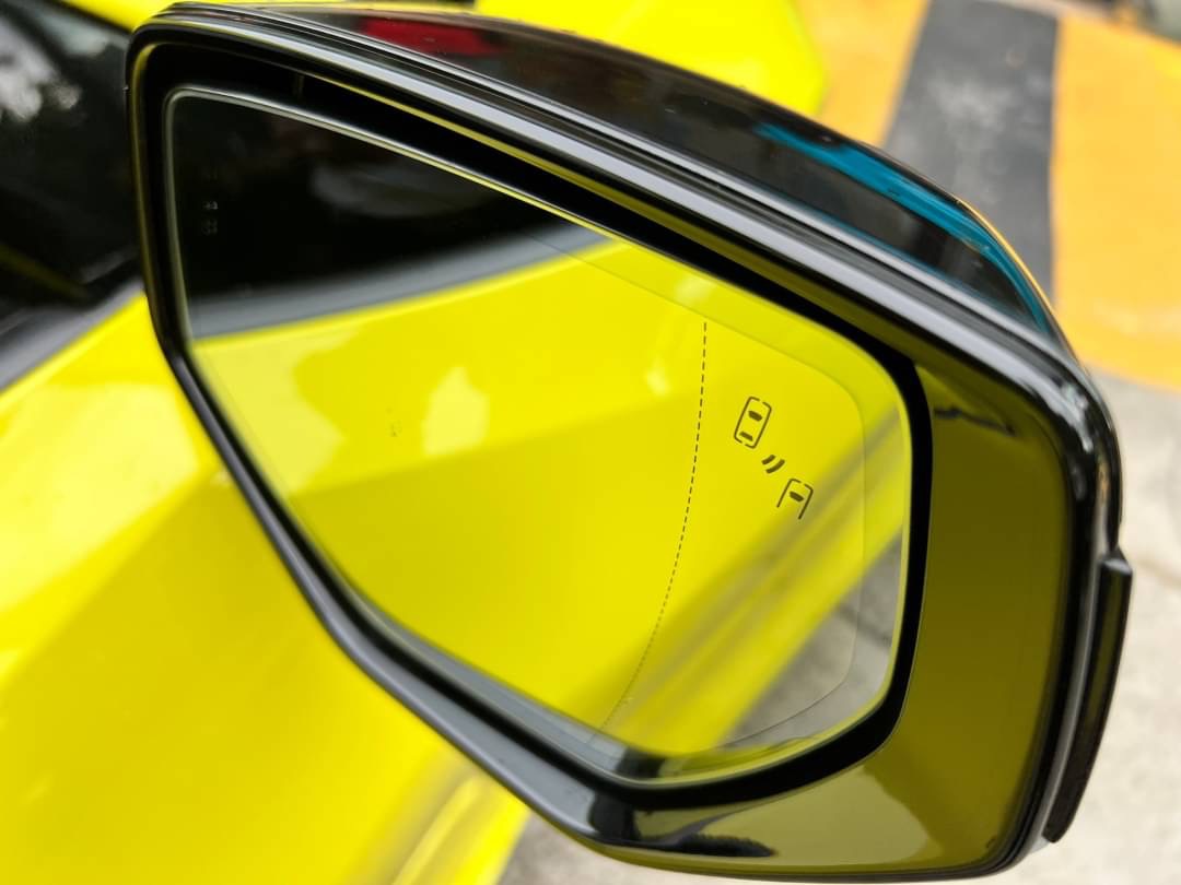 2022 Chevrolet Corvette สีเหลือง (รูปที่ 10)
