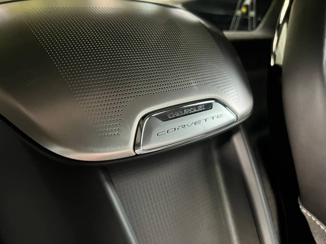 2022 Chevrolet Corvette สีเหลือง (รูปที่ 18)