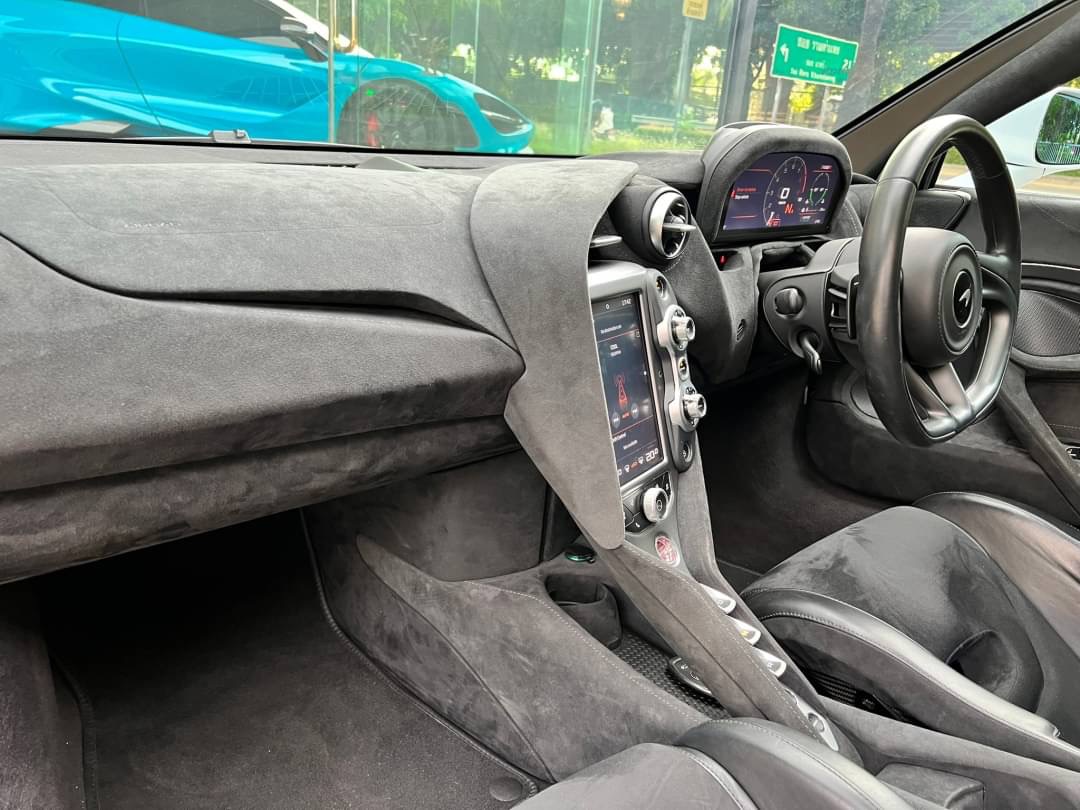 2021 McLaren 720S สีฟ้า (รูปที่ 16)