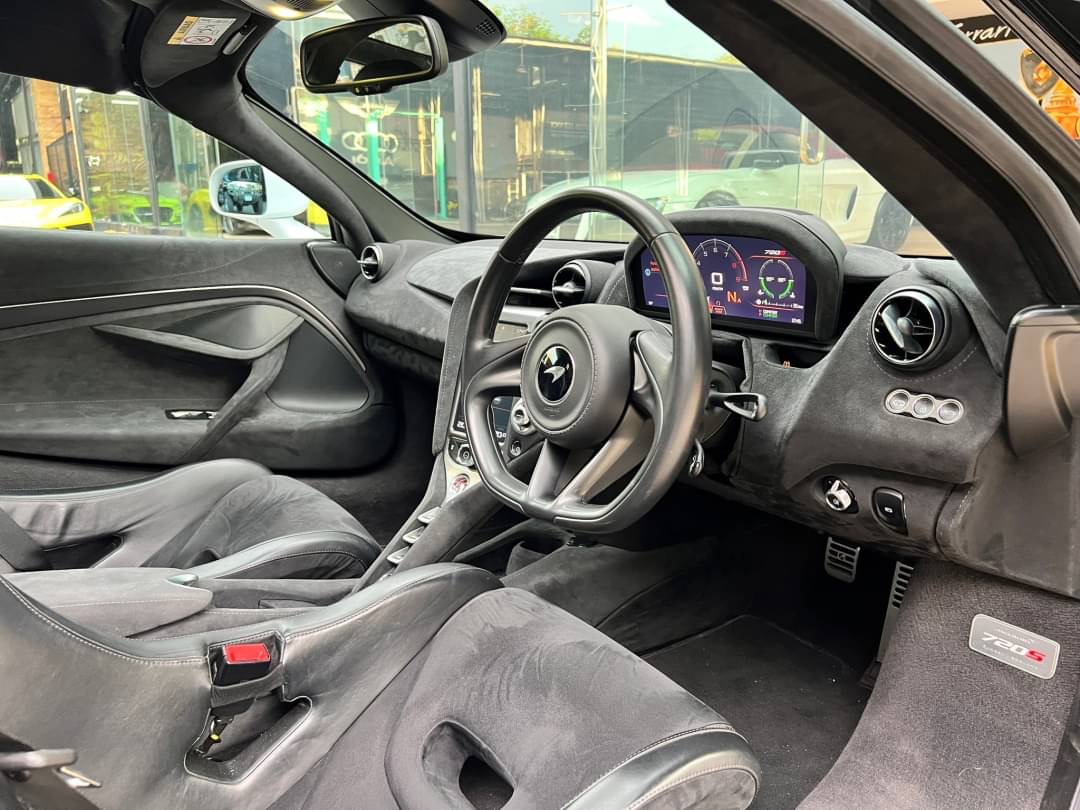 2021 McLaren 720S สีฟ้า (รูปที่ 9)