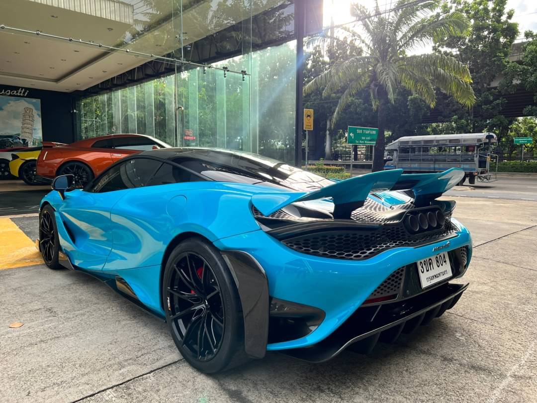2021 McLaren 765 LT Coupe สีฟ้า (รูปที่ 10)