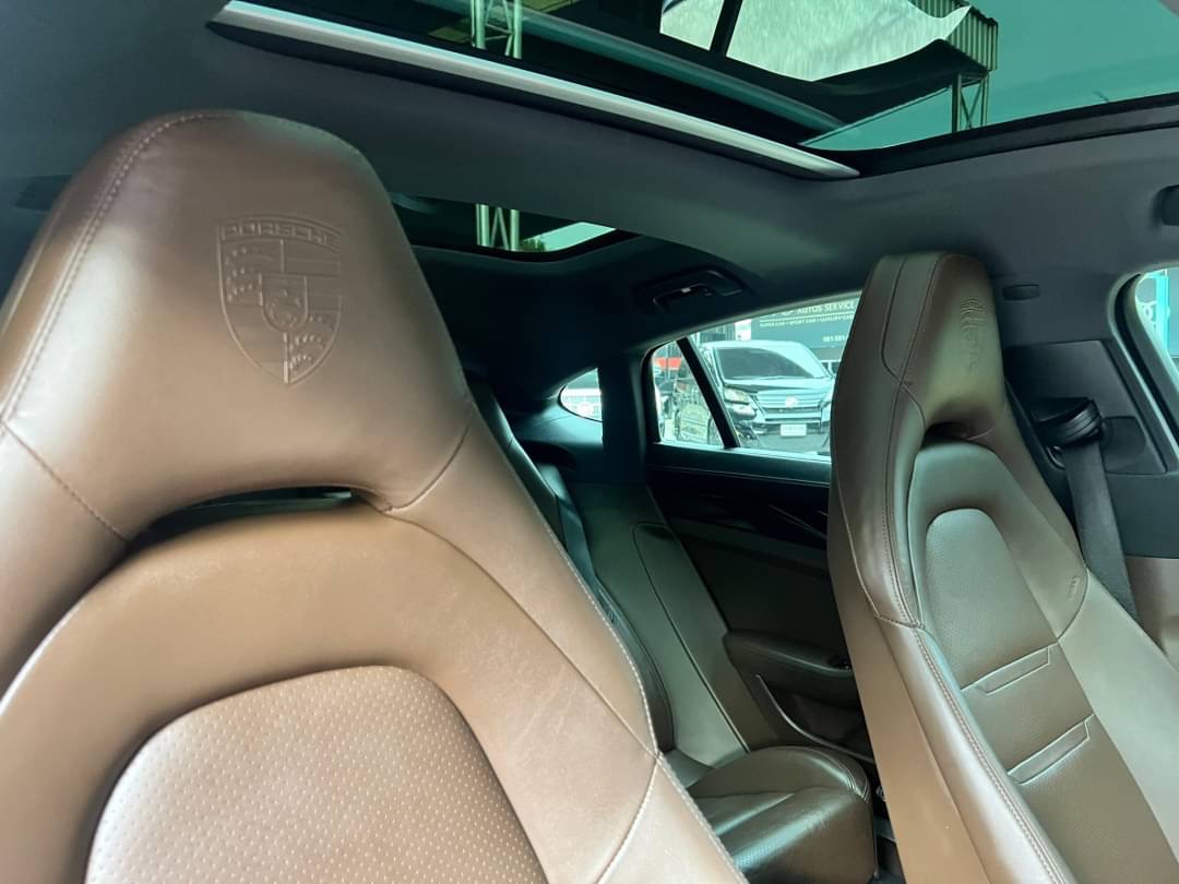 2017 Porsche Panamera E-Hybrid สีดำ (รูปที่ 14)