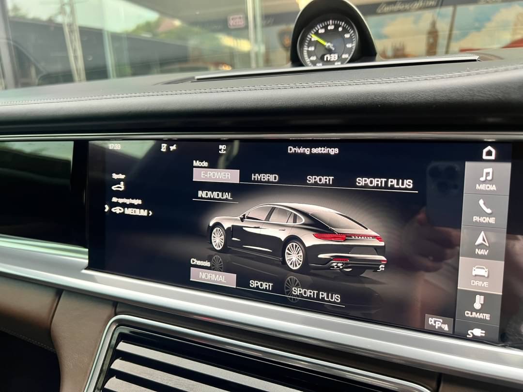 2017 Porsche Panamera E-Hybrid สีดำ (รูปที่ 9)