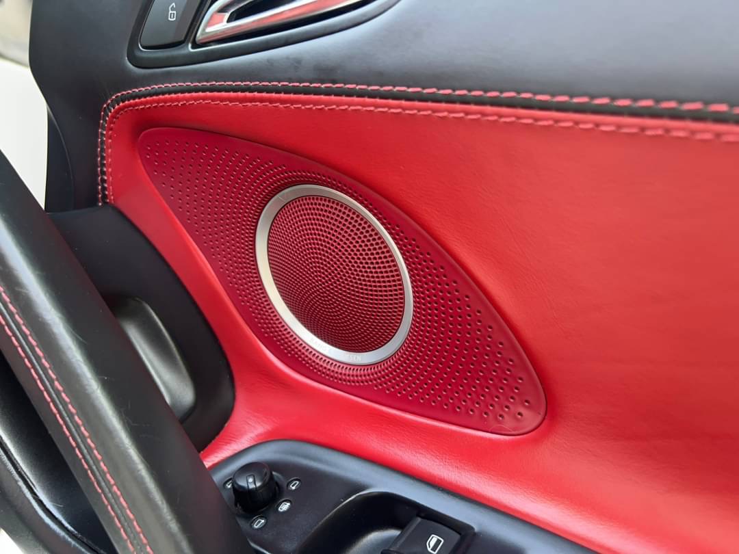 2012 Audi R8 V10 GT Spyder สีขาว (รูปที่ 12)