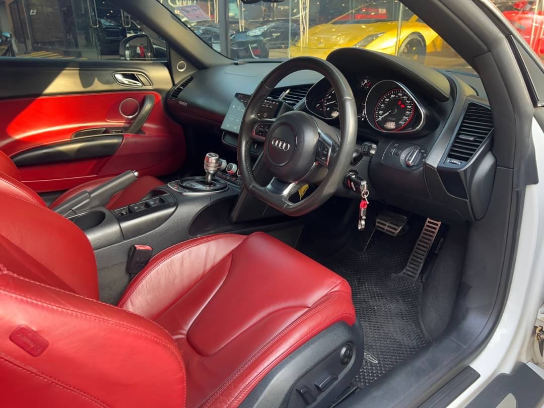 2012 Audi R8 V10 GT Spyder สีขาว (รูปที่ 7)