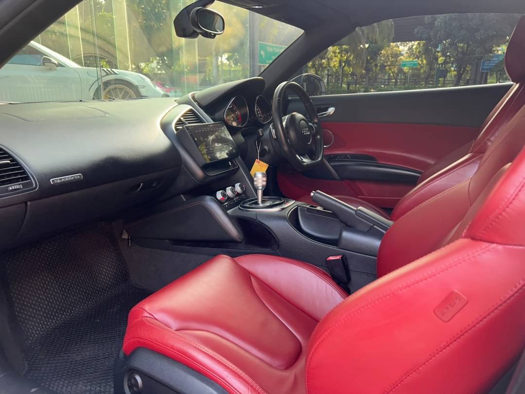 2012 Audi R8 V10 GT Spyder สีขาว (รูปที่ 16)
