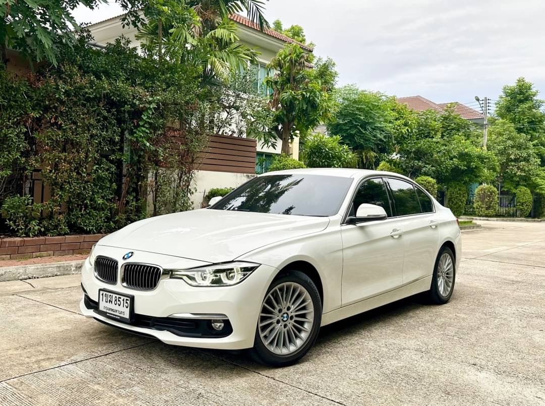 2017 BMW 320D F30 LCI เ สีขาว (รูปที่ 8)