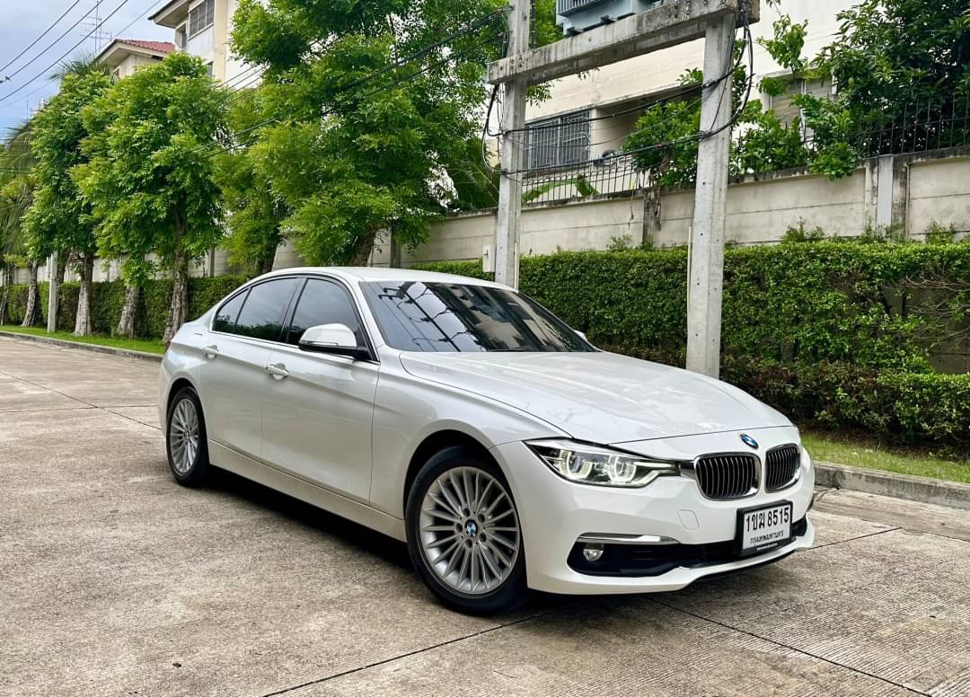 2017 BMW 320D F30 LCI เ สีขาว