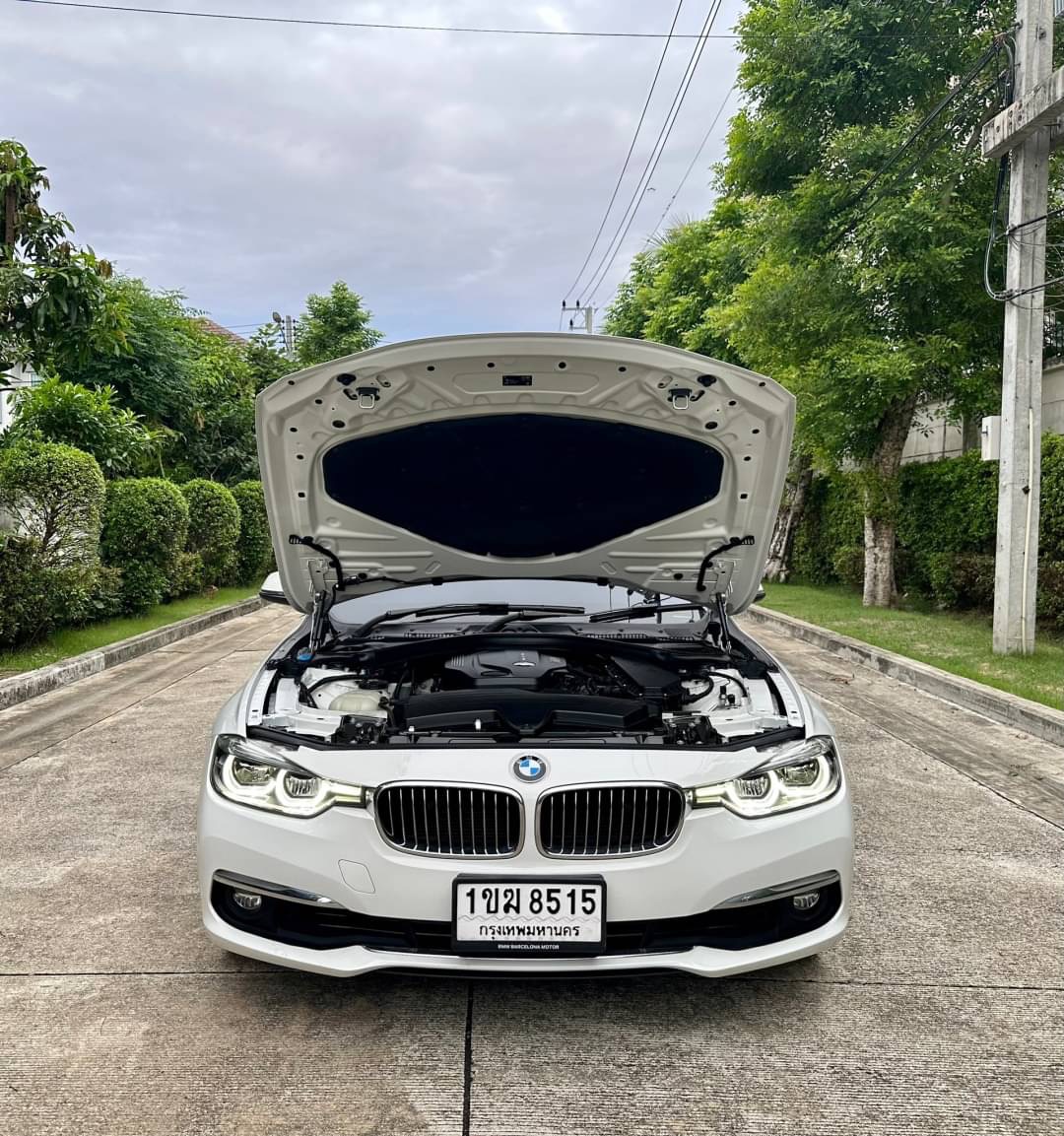 2017 BMW 320D F30 LCI เ สีขาว (รูปที่ 15)