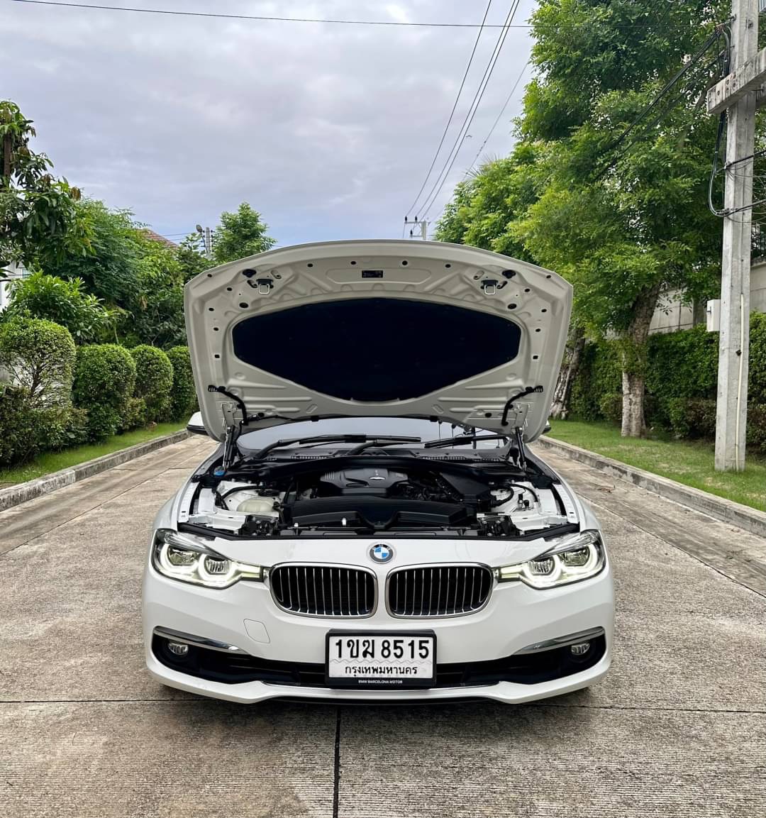 2017 BMW 320D F30 LCI เ สีขาว