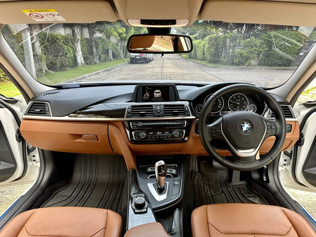 2017 BMW 320D F30 LCI เ สีขาว (รูปที่ 2)