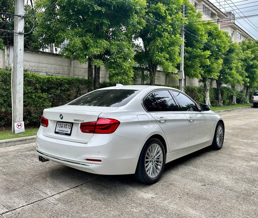2017 BMW 320D F30 LCI เ สีขาว (รูปที่ 5)