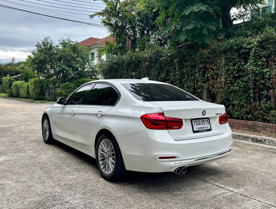 2017 BMW 320D F30 LCI เ สีขาว (รูปที่ 6)