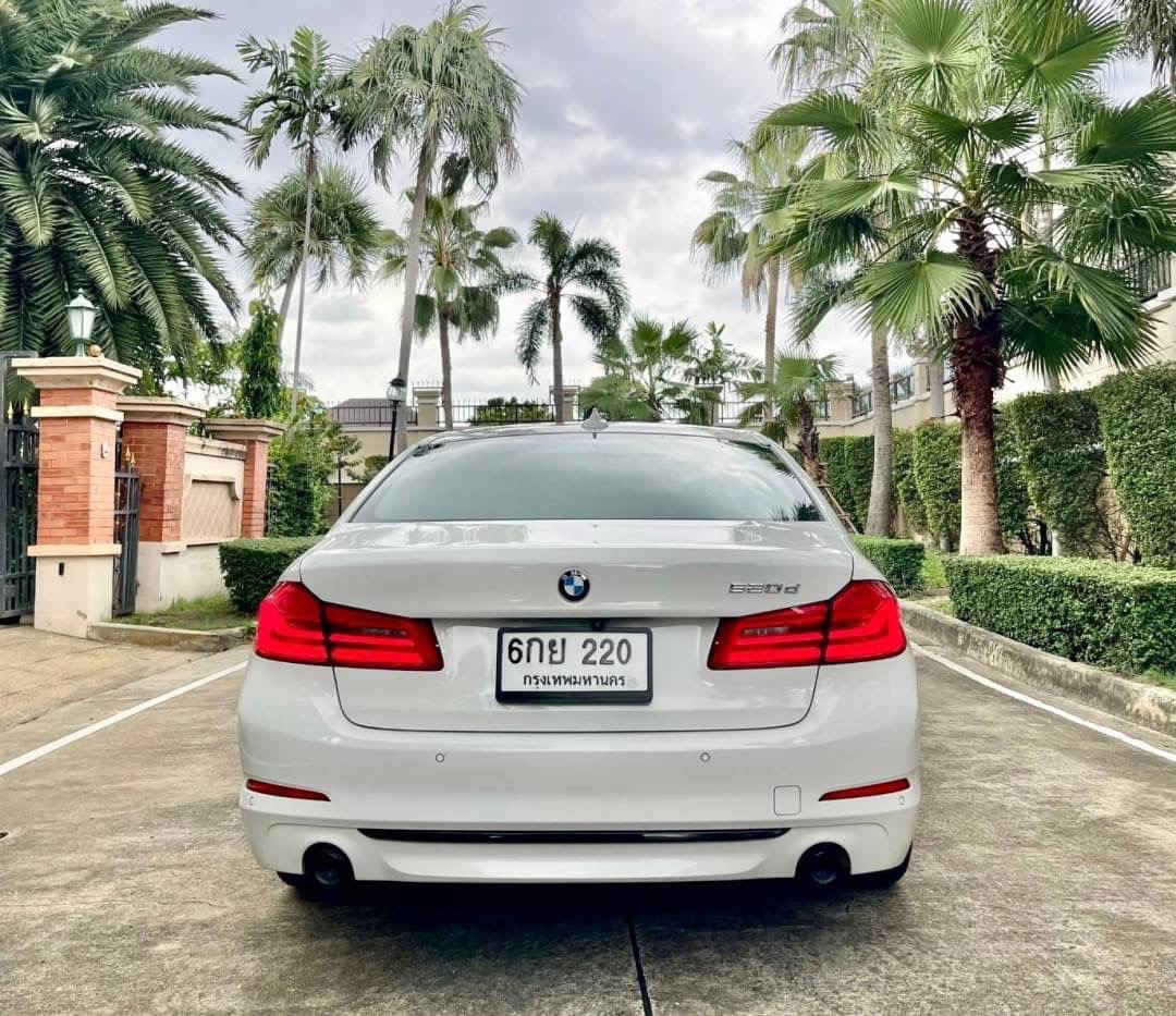 2018 BMW 520d (G30) สีขาว (รูปที่ 10)