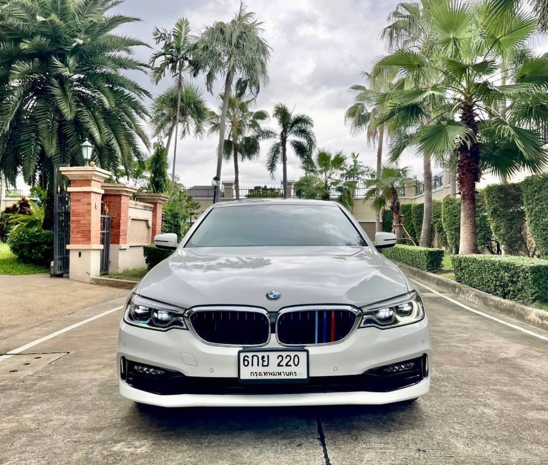 2018 BMW 520d (G30) สีขาว (รูปที่ 3)