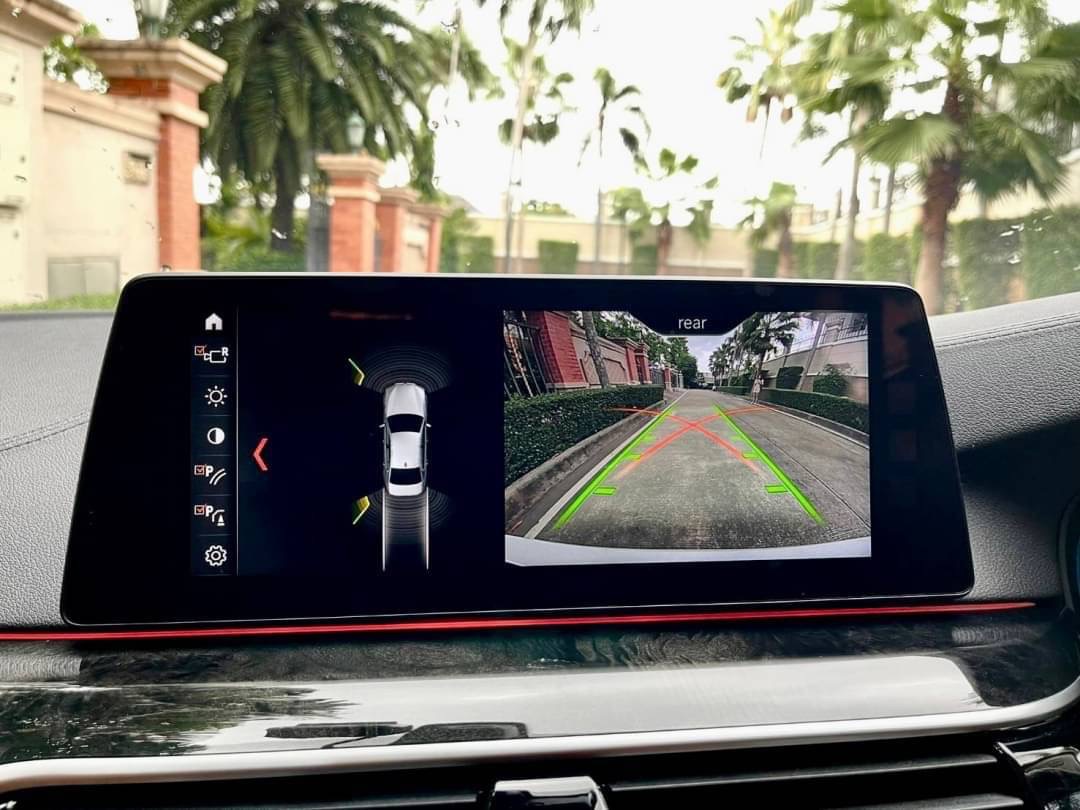 2018 BMW 520d (G30) สีขาว (รูปที่ 11)