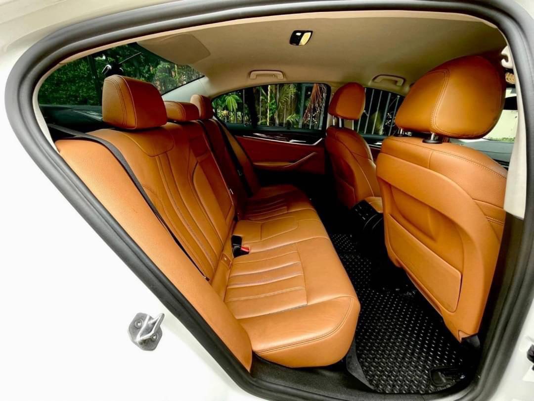 2018 BMW 520d (G30) สีขาว (รูปที่ 13)