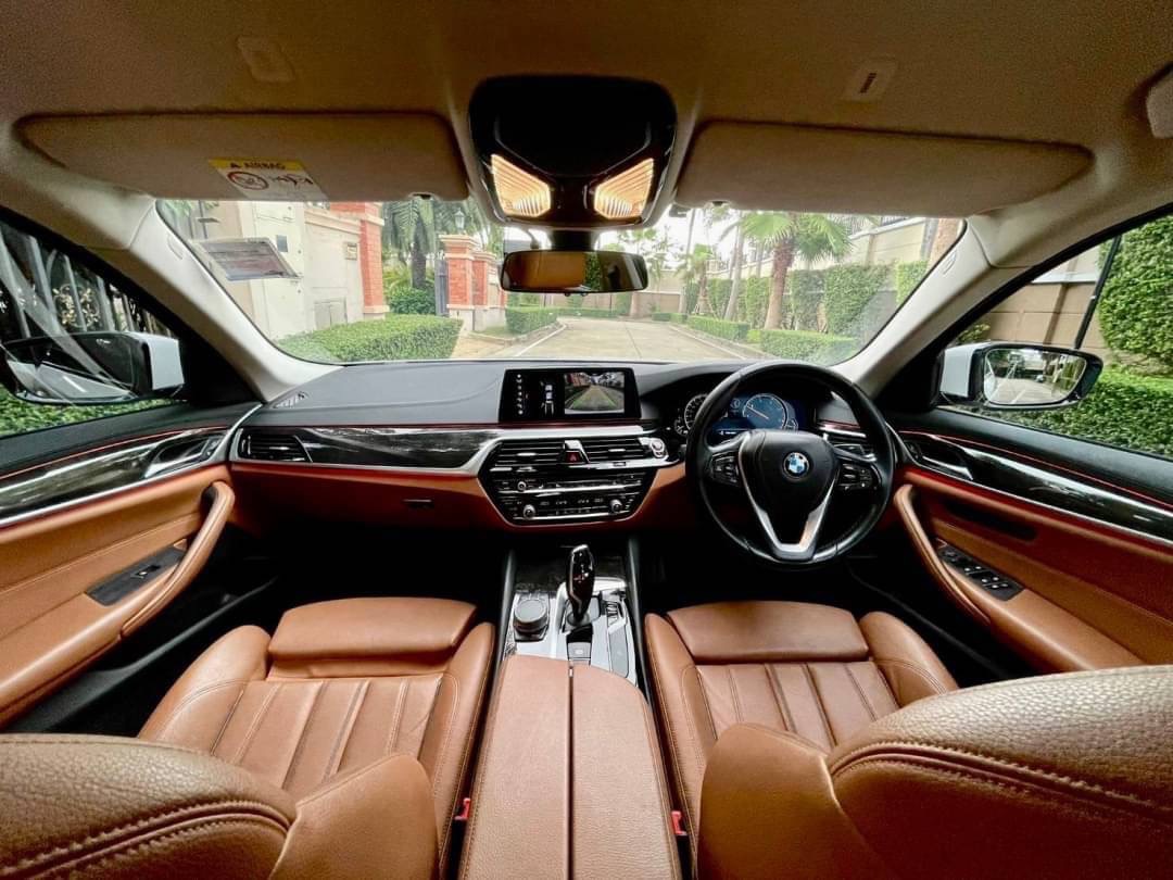 2018 BMW 520d (G30) สีขาว (รูปที่ 7)
