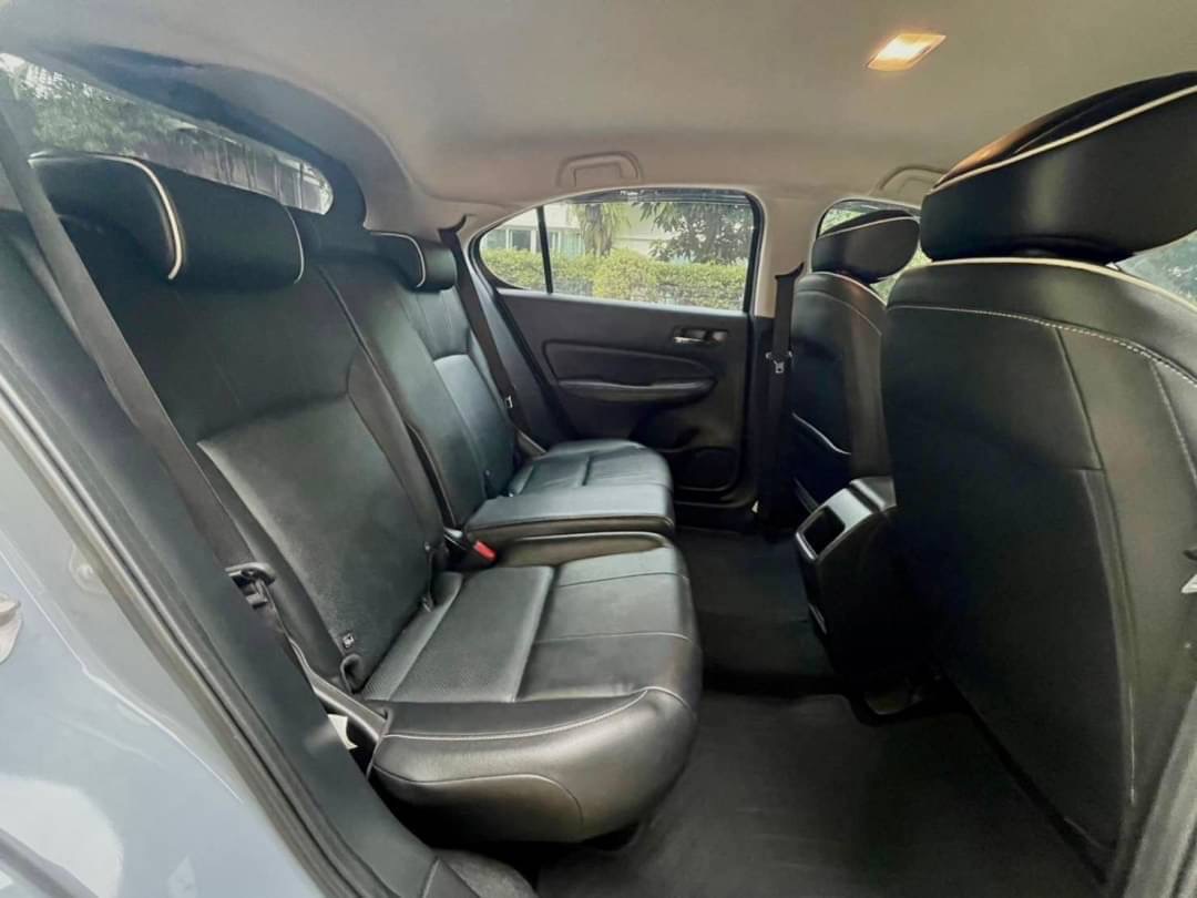 2022 Honda City Hatchback สีเทา (รูปที่ 18)