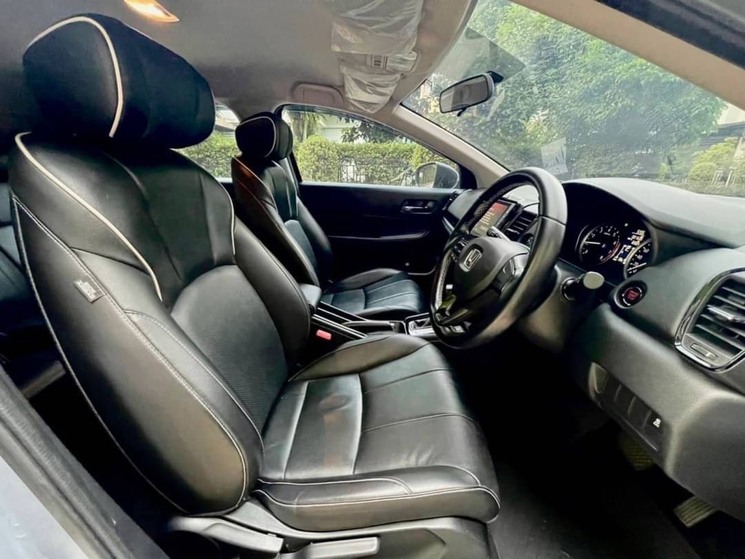 2022 Honda City Hatchback สีเทา (รูปที่ 9)
