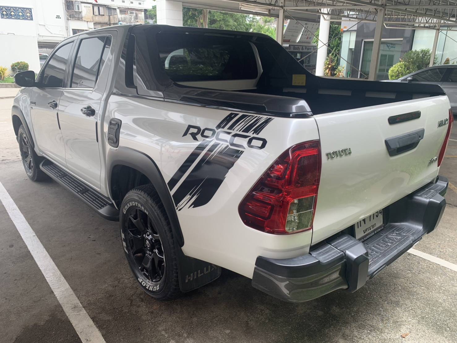 2019 Toyota revo rocco 2.8 สีขาว (รูปที่ 3)