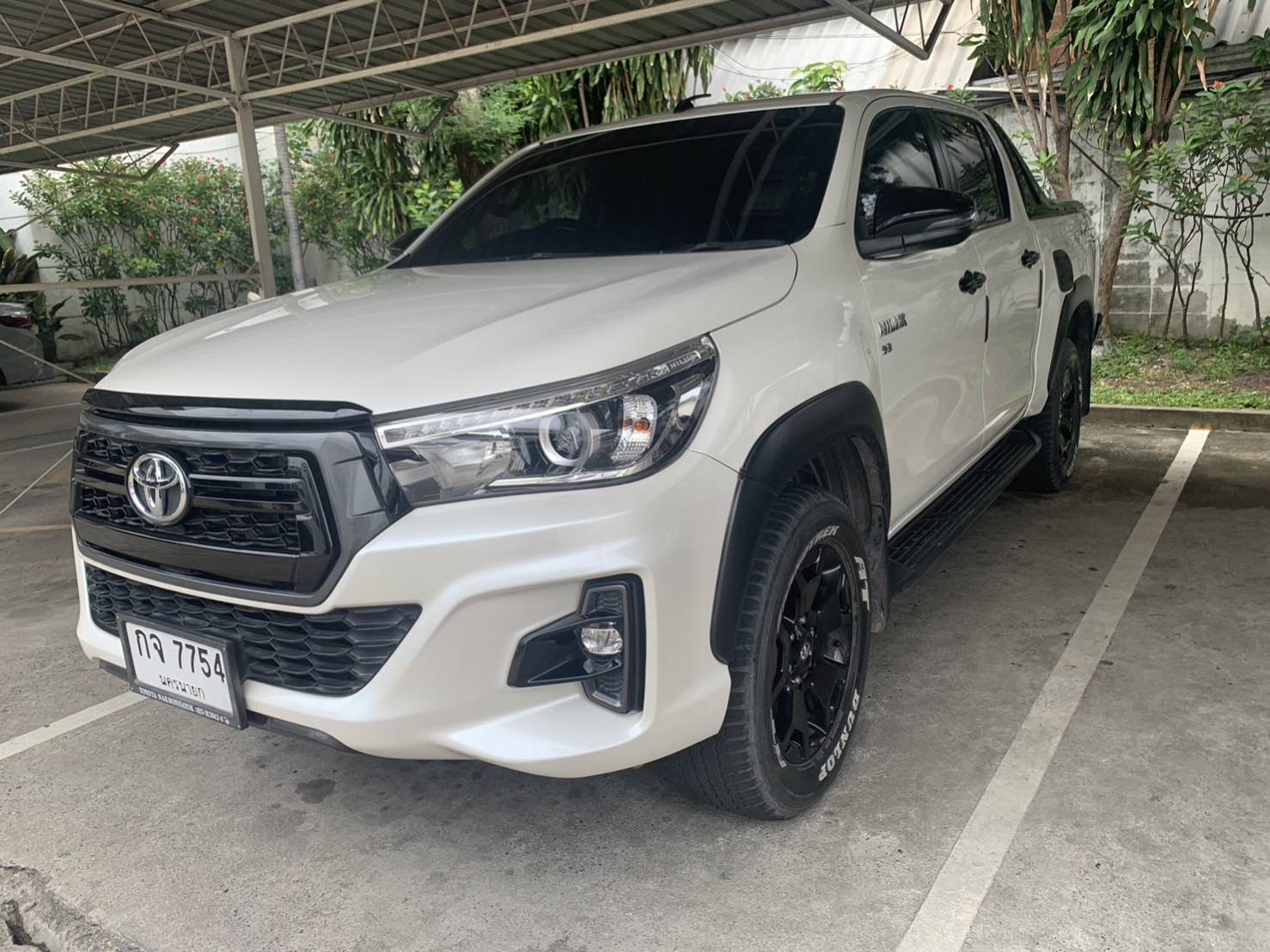 2019 Toyota revo rocco 2.8 สีขาว (รูปที่ 4)